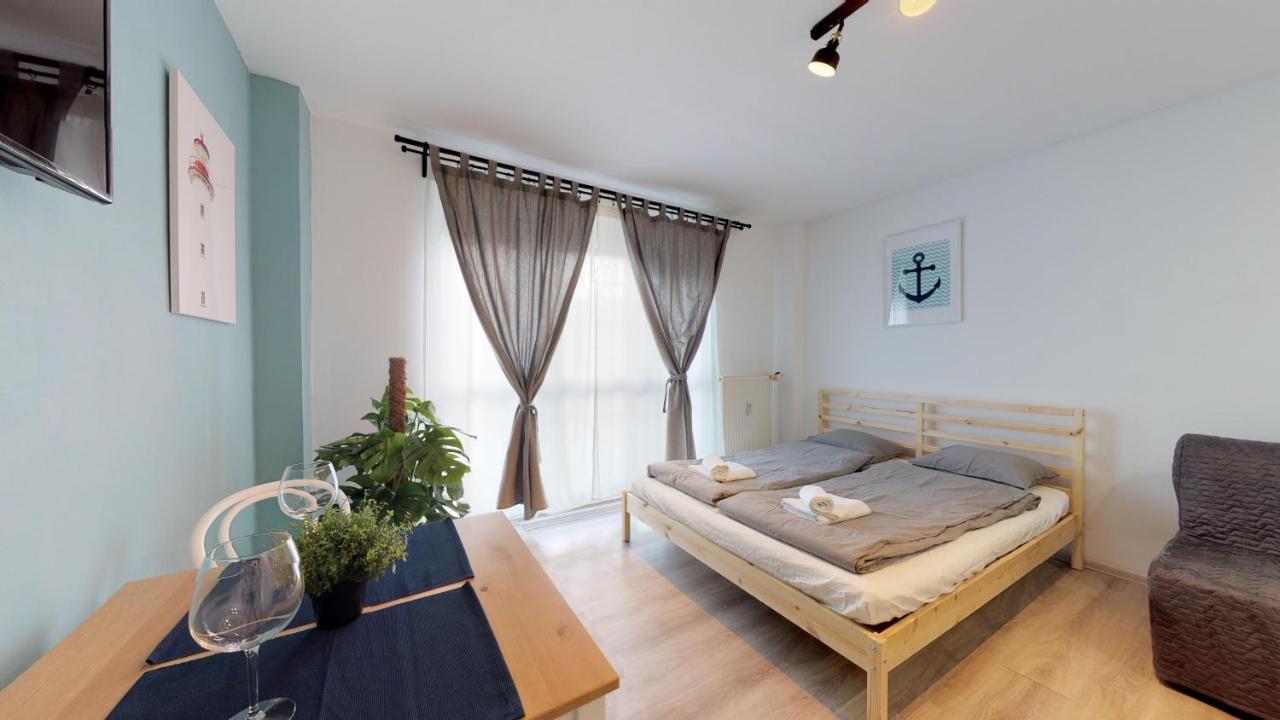 Studio Steps From Nivy & Main Bus Station Bratislava Bagian luar foto