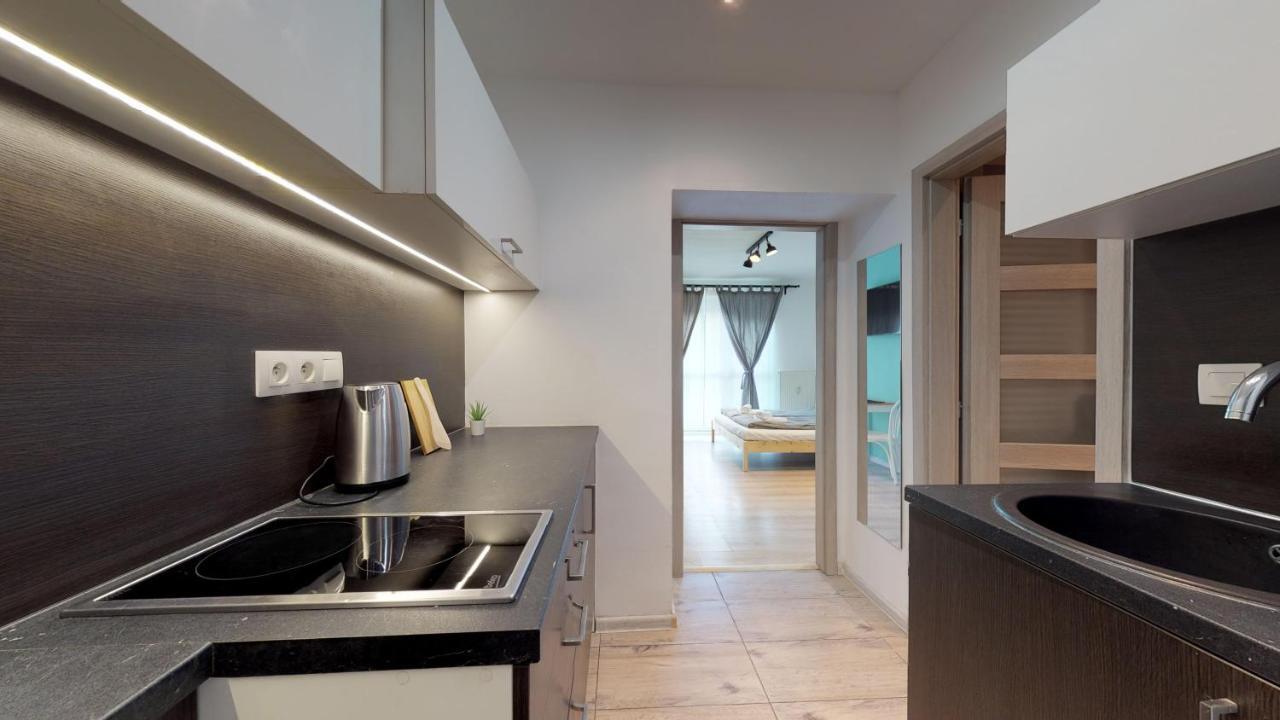 Studio Steps From Nivy & Main Bus Station Bratislava Bagian luar foto