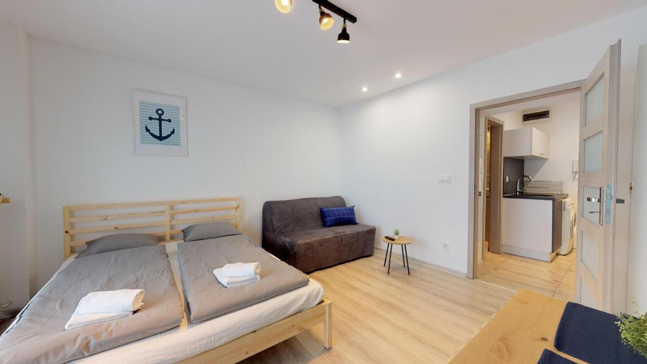 Studio Steps From Nivy & Main Bus Station Bratislava Bagian luar foto