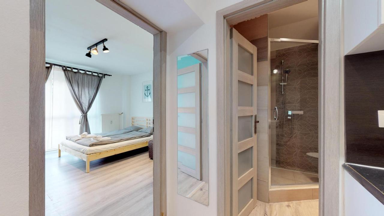 Studio Steps From Nivy & Main Bus Station Bratislava Bagian luar foto